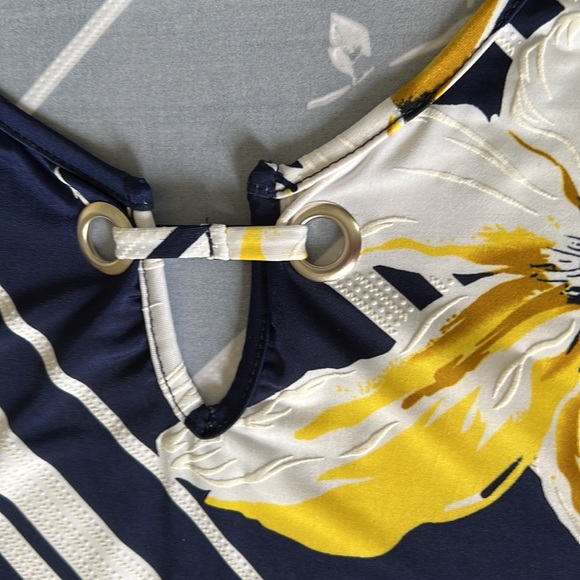 🌸5 for $20 Espresso tank with navy stripes and yellow and white flowers. Large - Picture 3 of 3